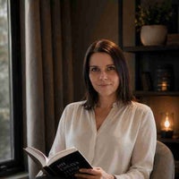 Stefanie White